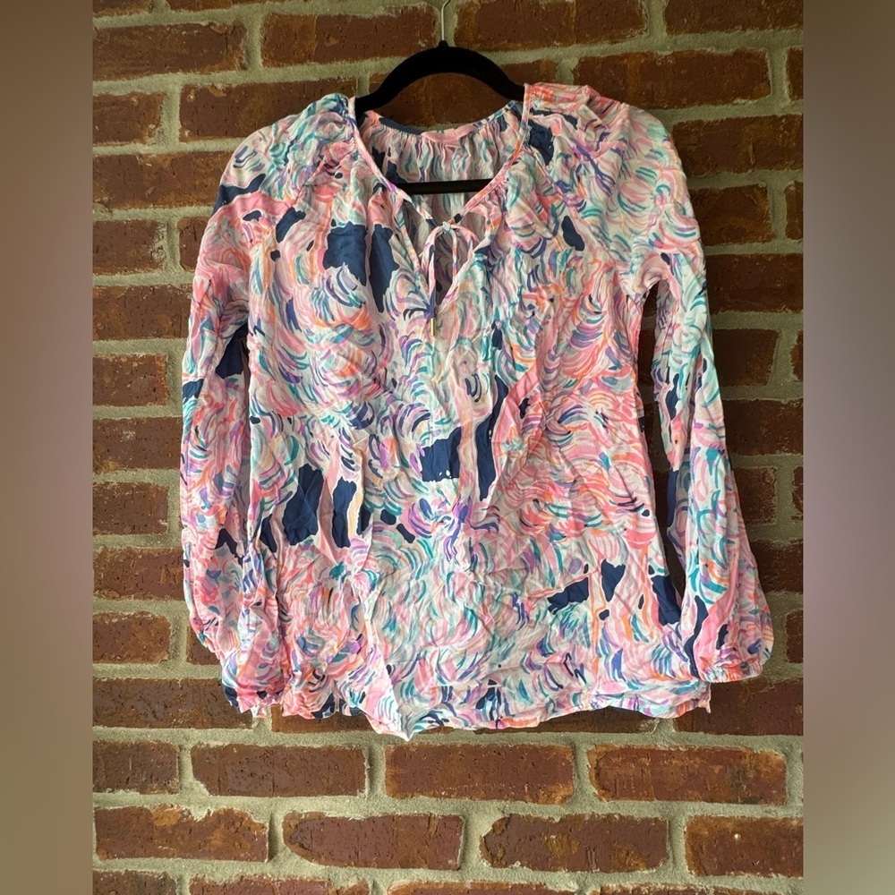 Lilly Pulitzer blue, pink and white abstract swirl blouse‎